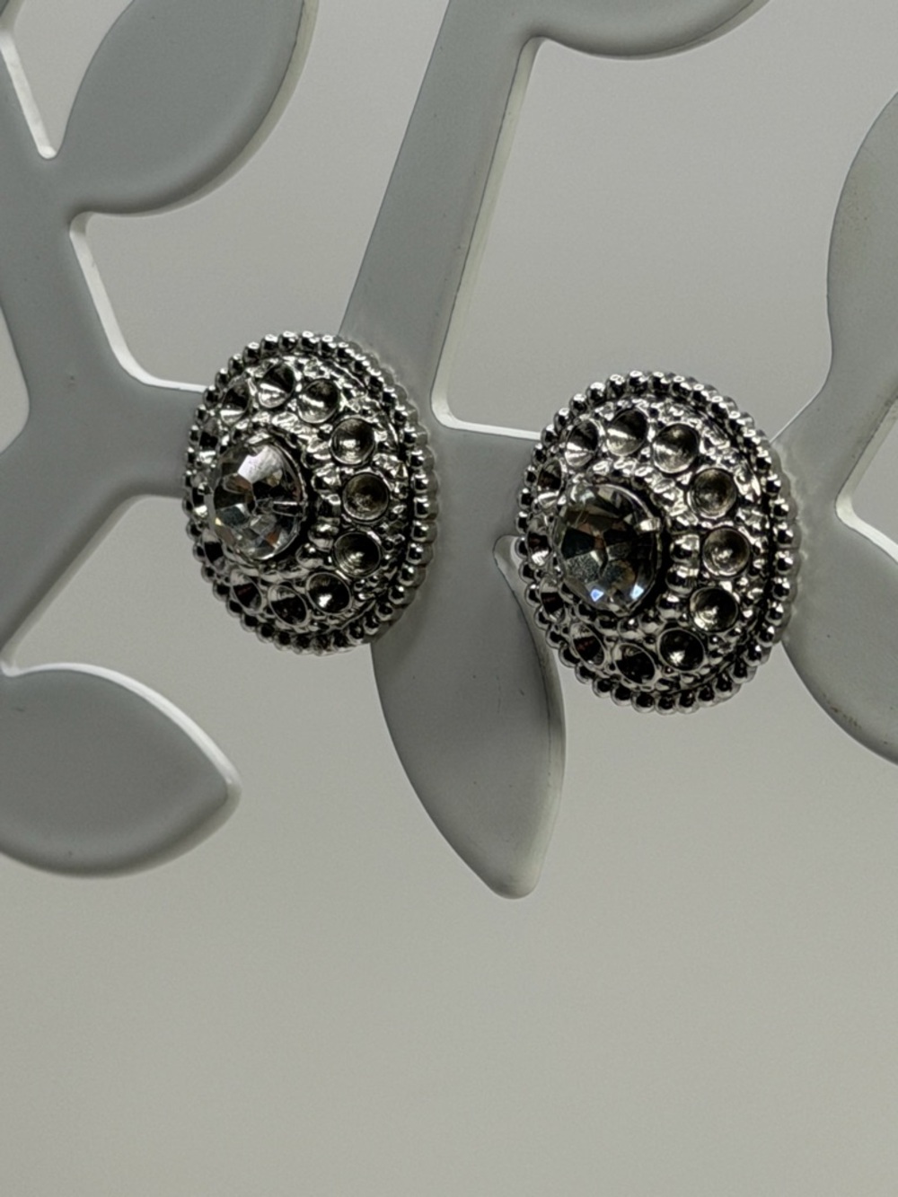 Coro Vtg sparkly button screw back Earrings - Picture 2 of 10